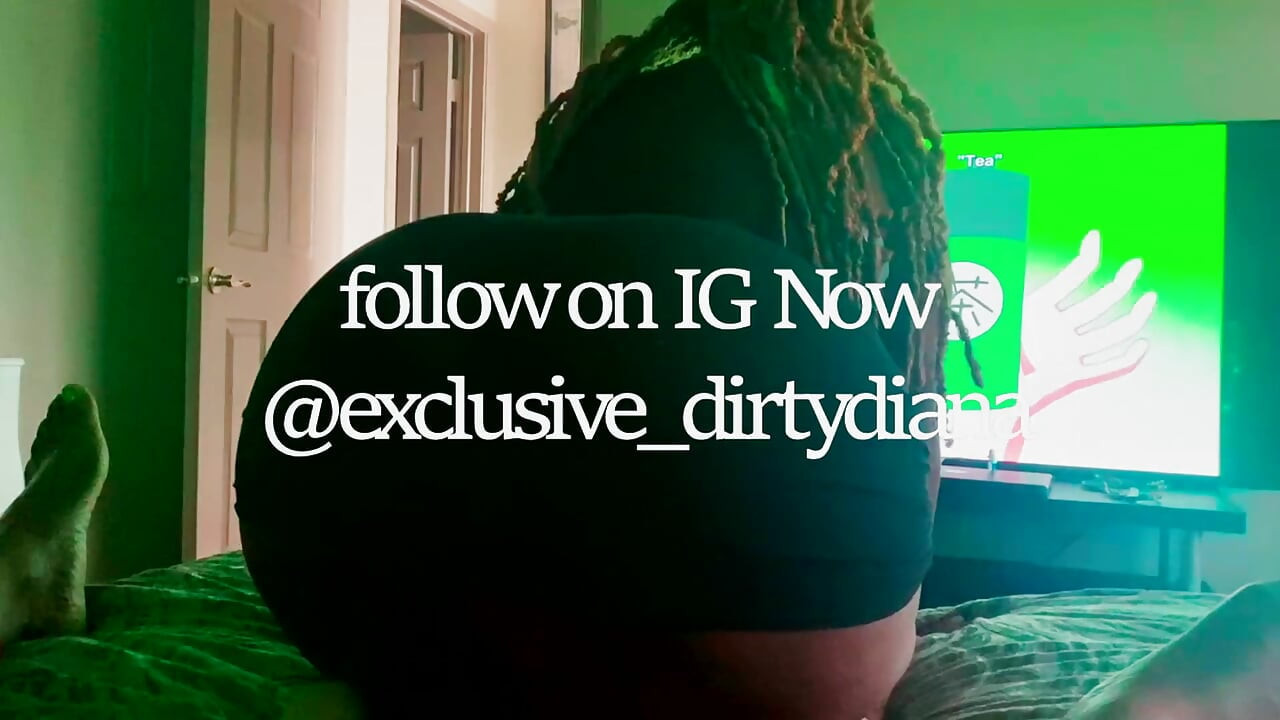 Viendo anime con el culo fuera