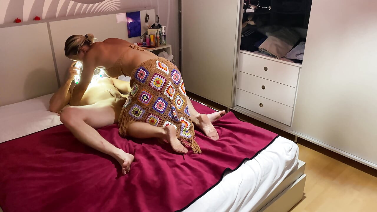 Моя мачуха хоче на вечірку, вона пизда не висохла
