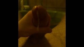 Cumming en el bañera