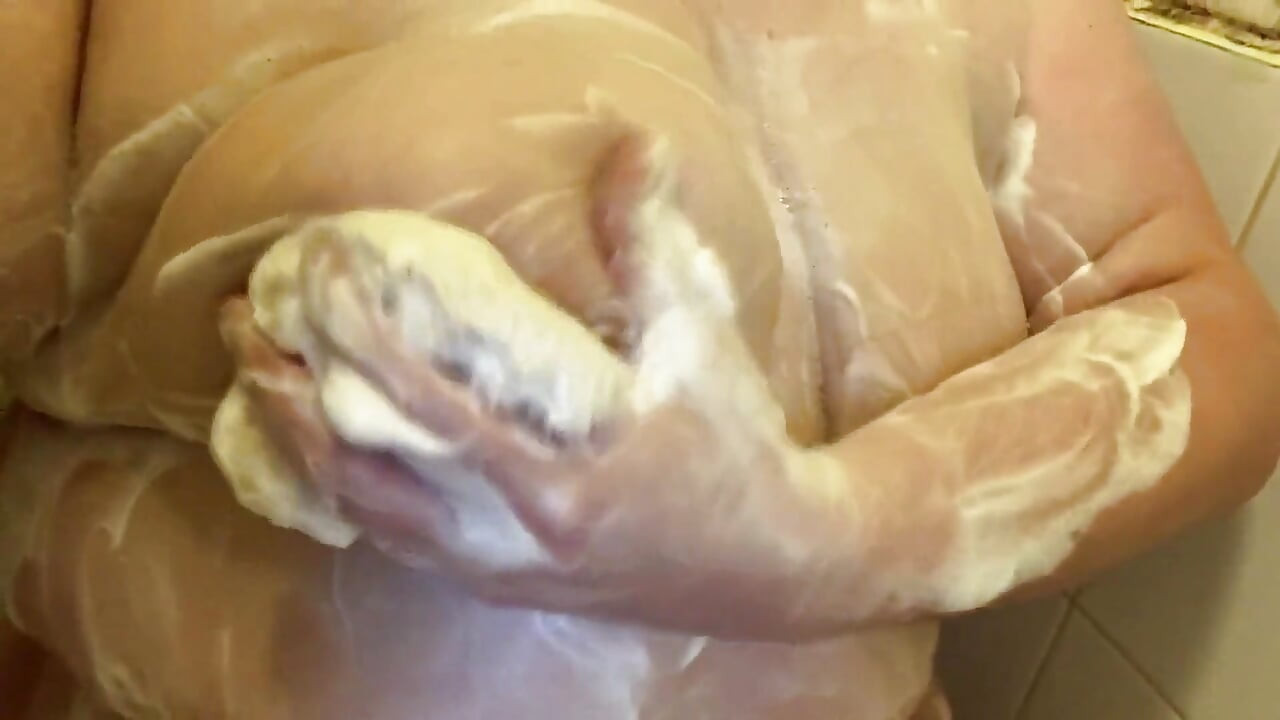 In der dusche seifen meine riesigen möpse