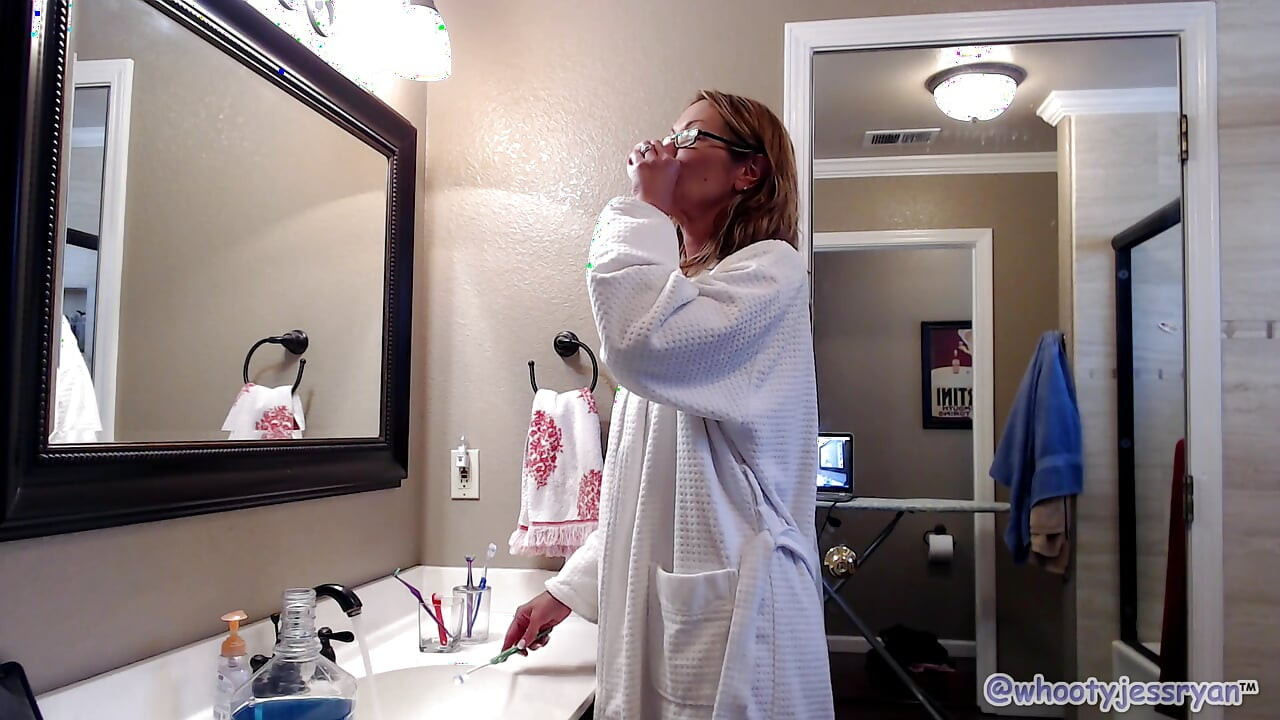 Mein morgen ritual mit der bürste gurgel