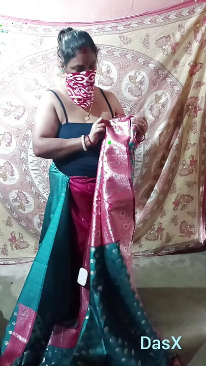 Groene Saree laat solo sfw vallen