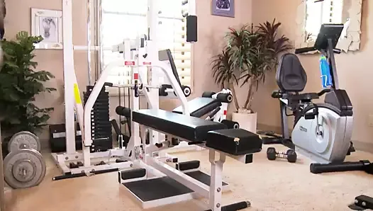 CANDICE WORKS OUT HER NICE PUSSY IN THE GYM