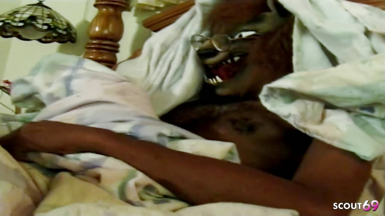 Bbc folla transexual tetona en el culo apretado durante sexo interracial