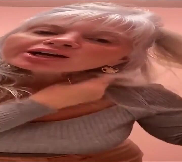 寝る準備をしよう。抱きしめたり、もっと何か...あなたはどう思いますか?DMして...