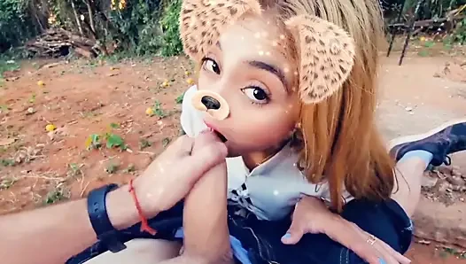 Blonde Latina Lutscht Schwanz
