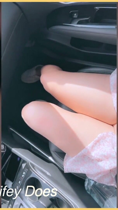 와이프가 차 안에서 너무 꼴리더니 가슴을 드러내야만 했어 | 클립 1