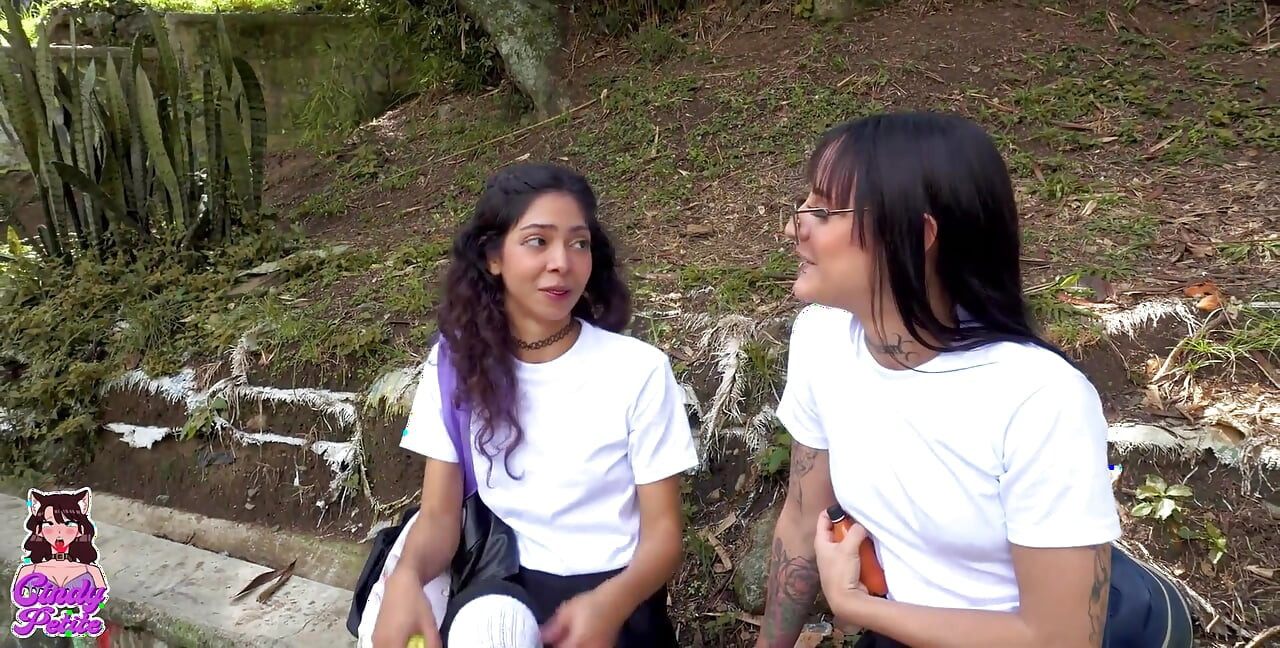 My Rebellious Friend Gets Me to Escape From Class, and We Have Fun Playing Scissors.