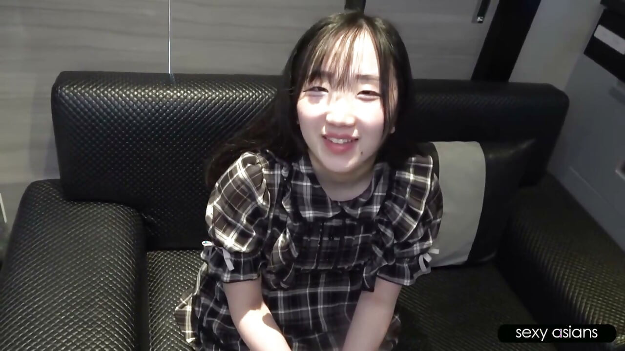 갓 도자기 피부로 도쿄에 도착했습니다. 깊은 친밀한 마무리는 절정에 1 을 제공합니다.