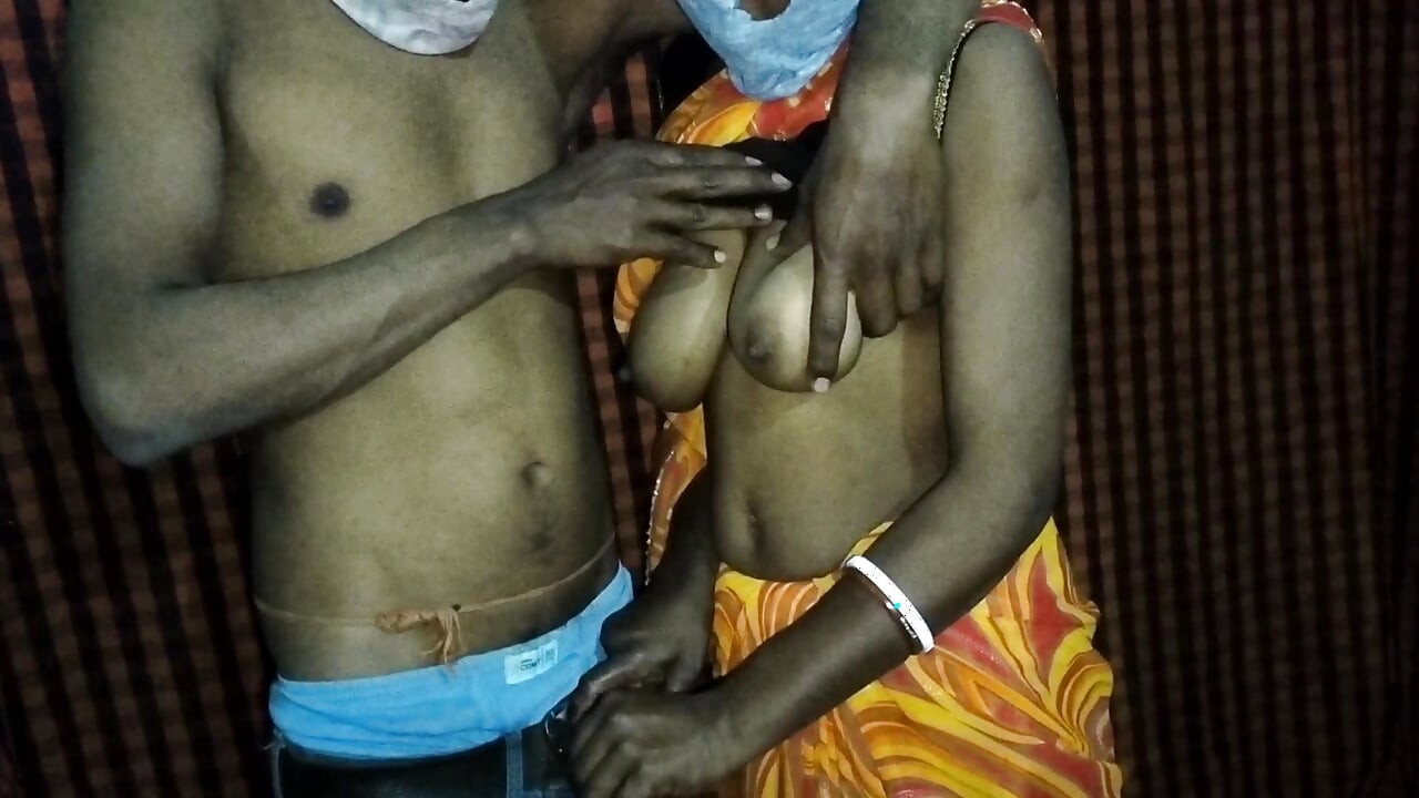 Чоловіка не було вдома, тому дружина подзвонила своєму хлопцеві і займалася з ним сексом.дезі