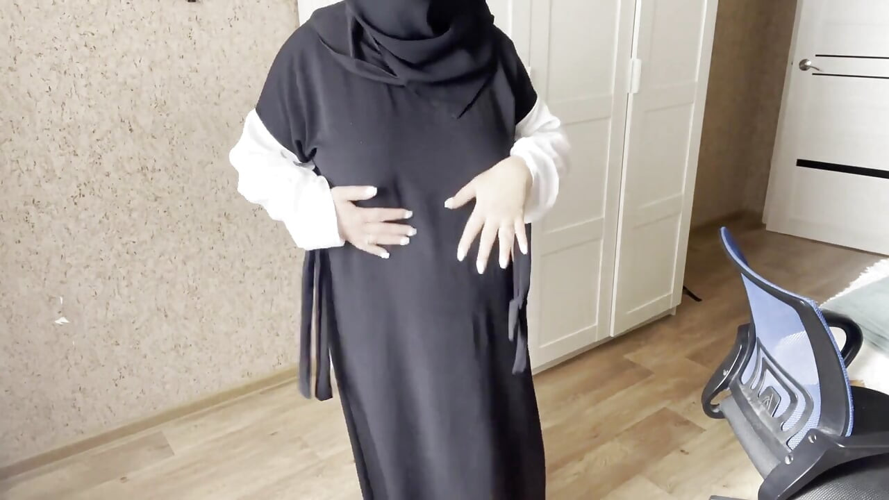 زوجة صديقي الساخنة تعطي تعليمات رعشة قبالة
