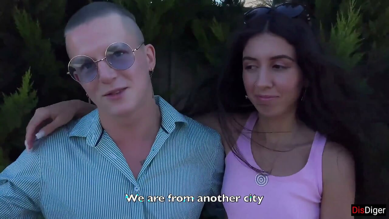 בחור לא יכול לשלם על מלון והוא צריך לצפות באשתו מזדיינת עם שני גברים - השפלה של קאקולד