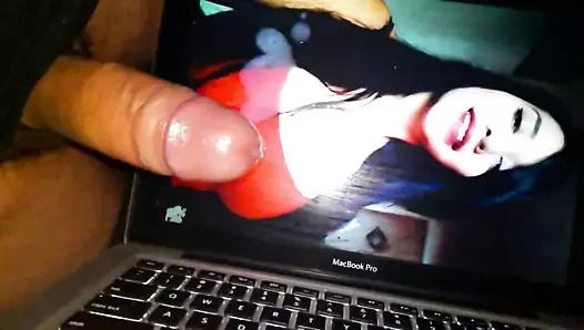 tetotas de laurita reciben varias lluvias lacteas (slow-mo)