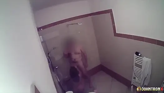 Johntronx - dewi rambut merah nyepong kontolku di kamar mandi pagi-pagi