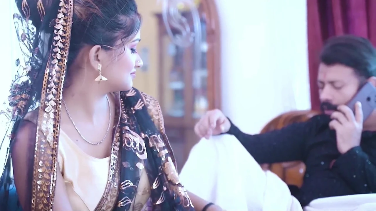 Mandir se aate hi bihari bhabhi ko patak ke pel diya
