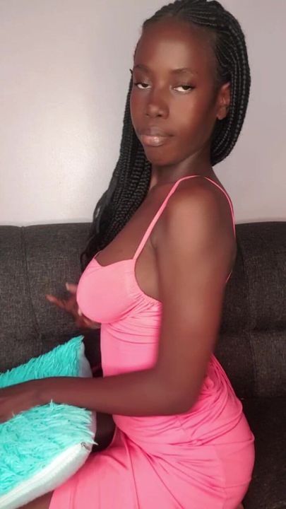 Sexy Kenyan Babe Twerking in a Pink Dress Just for You!