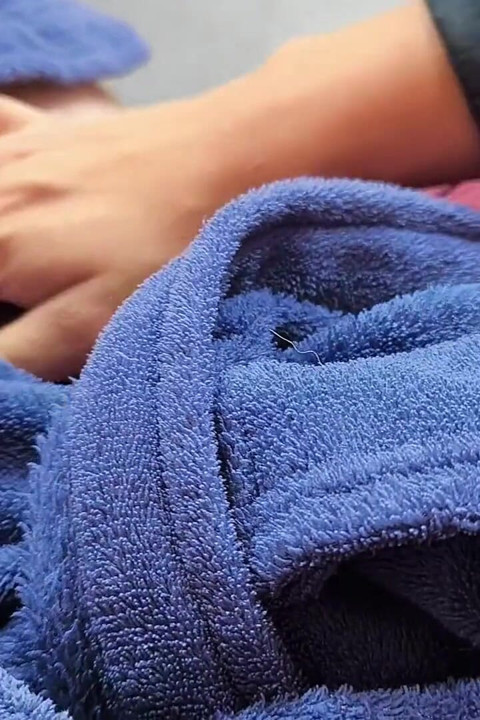 18 Yaşındaki Trans Erkek Penisi Nasıl Mastürbasyon Edeceğini Biliyor