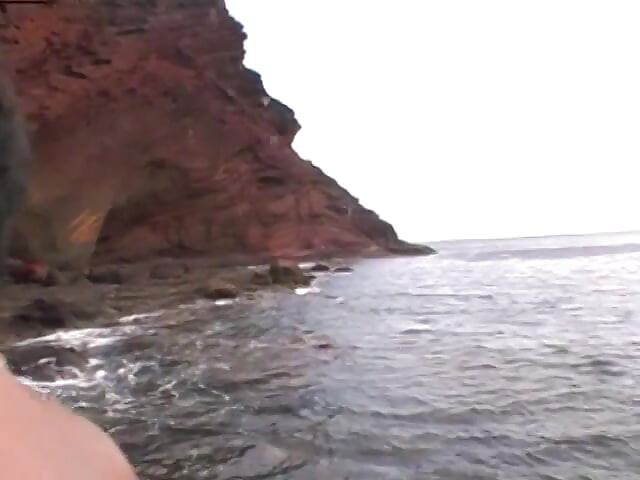 Sulu sarışın tatlı Katy Caro ve Phil Holliday romantik randevunun tadını çıkarmak için deniz kıyısında bir sığınak buldu