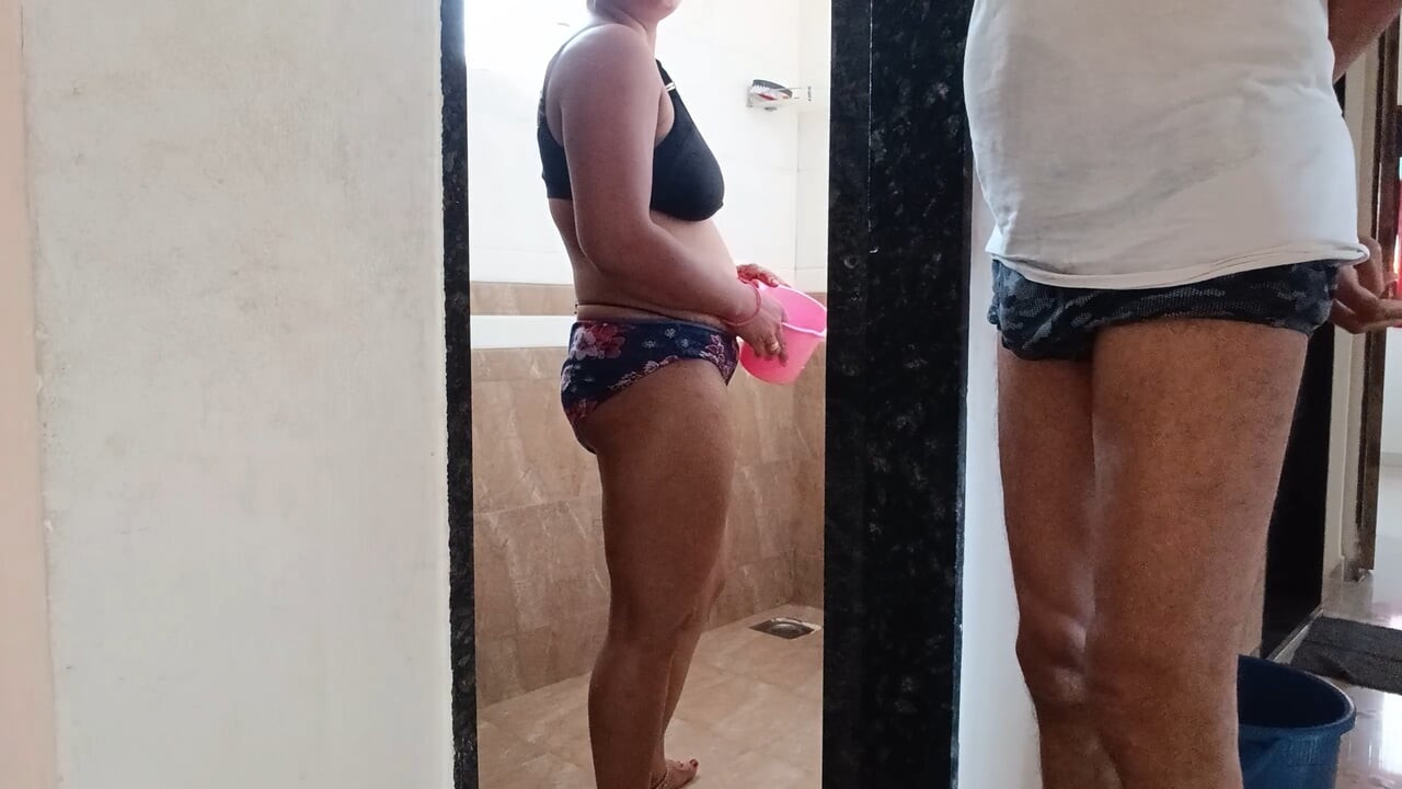Gaspompbezorger had seks met Rhea Bhabhi
