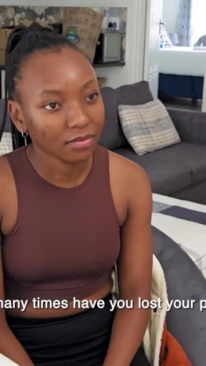 Enge muschi ebenholz teen wetterte grob pOV von großem weißem schwanz in couch-casting | Clip 1