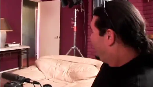 Ateşli seksi latin arkadan büyük sert bir yarak alıyor