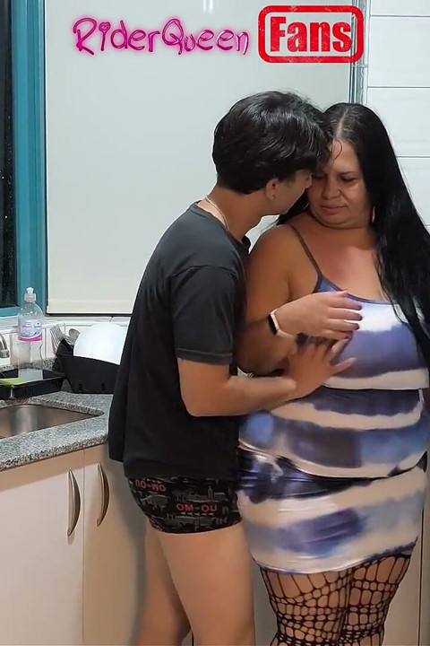 Video for Fans, the Secrets of a Stepmother in the Kitchen