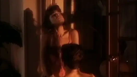 Горячая Молодая Брюнетка Кричит О Удовольствии, Когда Ее Трахает Большой Член