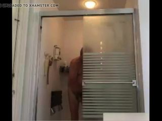Nonno nella doccia