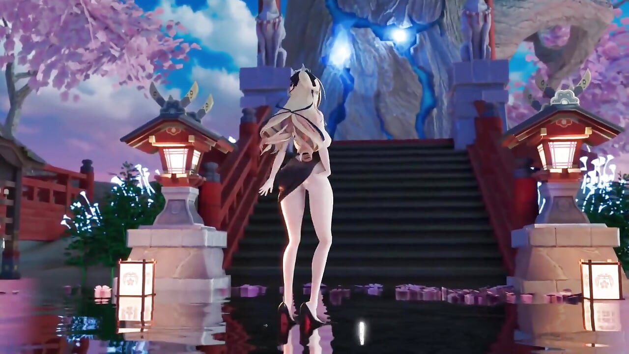 搖晃它，大奶晃動，陰戶暴露