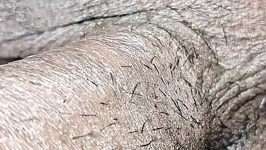 Hintli büyük zenci adam tek başına mastürbasyon yapıyor 232