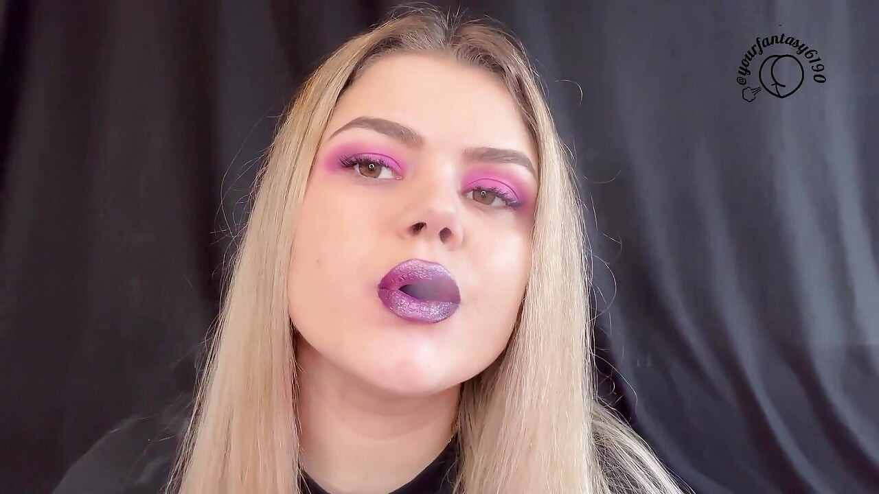 Velvet Vixen: Seducție cu fumat