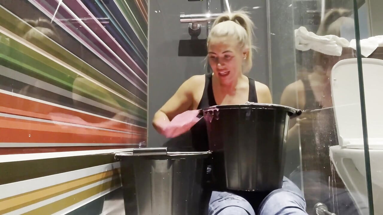 Callie โดนสีชมพูขย่ม