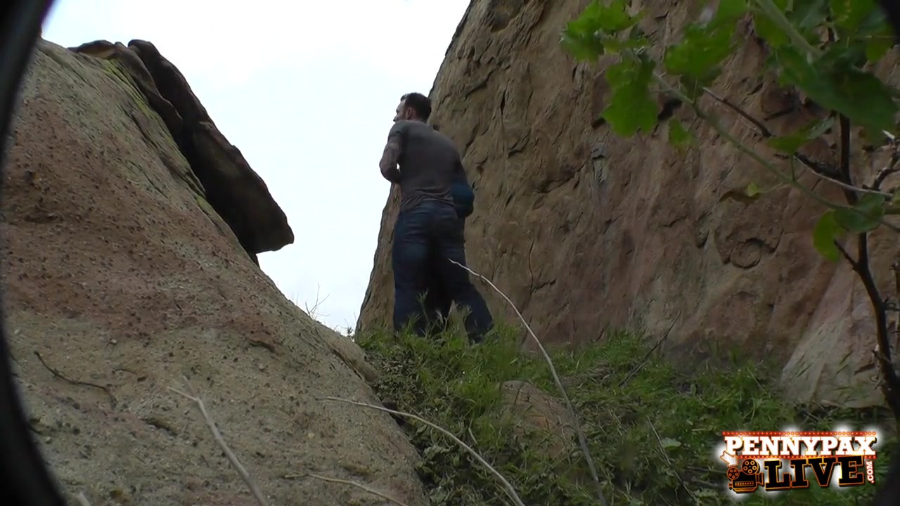 ペニー・パックスとサラ・シェボンの素晴らしいハイキングハメ撮り3p