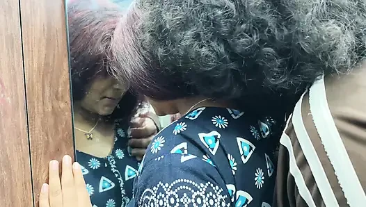 Ciuman leher panas dan romansa ciuman pantat di malam hari