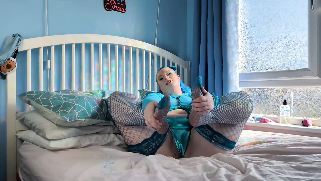 Worship My Legs & Feet - Solo Girl