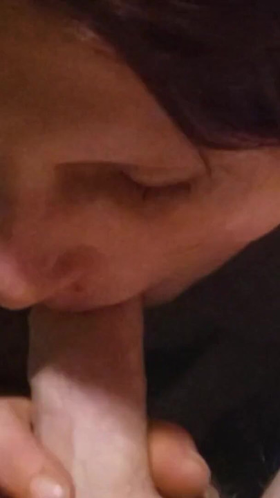 Emocionální okamžik z "Cock Loving Cum Slurping Babe Chce to do obličeje"