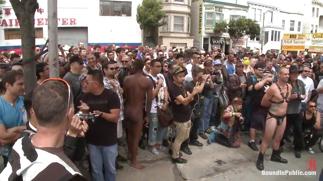 Curvă flămândă de pulă Vite proddate și futute la Târgul de pe strada Dore Alley