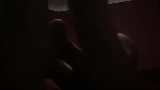 Cewek sange ini lagi asik nyepong kontol sampai dicrot di dalam