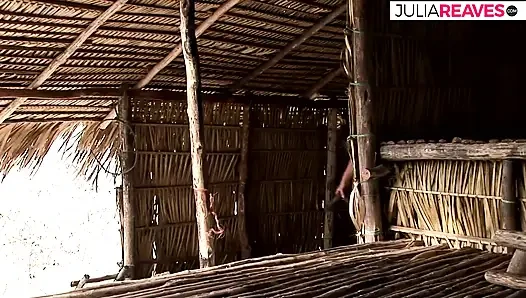 Ateşli kaltak mastürbasyondan sonra her iki delikten sikilirken inliyor