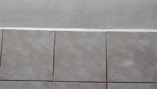 Это видео, когда мне было 18 лет, когда я ввел размер L, анальный плаг в первый раз