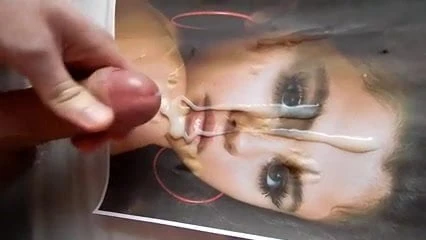 Selena Gomez - Hommage au sperme