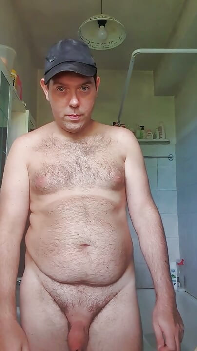 Completamente desnuda con sombrero