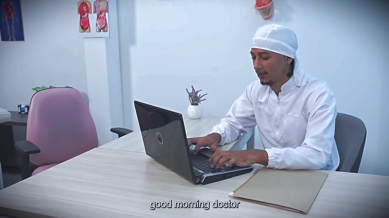 Colombian MILF Goes to the Doctor for Her Tight Asshole and Fucks Her Doctor with the Huge Cock
