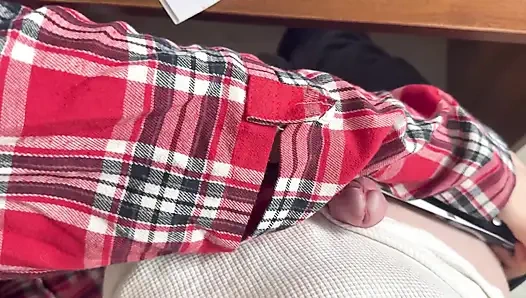 18 Sınıf Arkadaşım Aniden Sınıfta Sikimi Mastürbasyon Yapmaya Başladı.