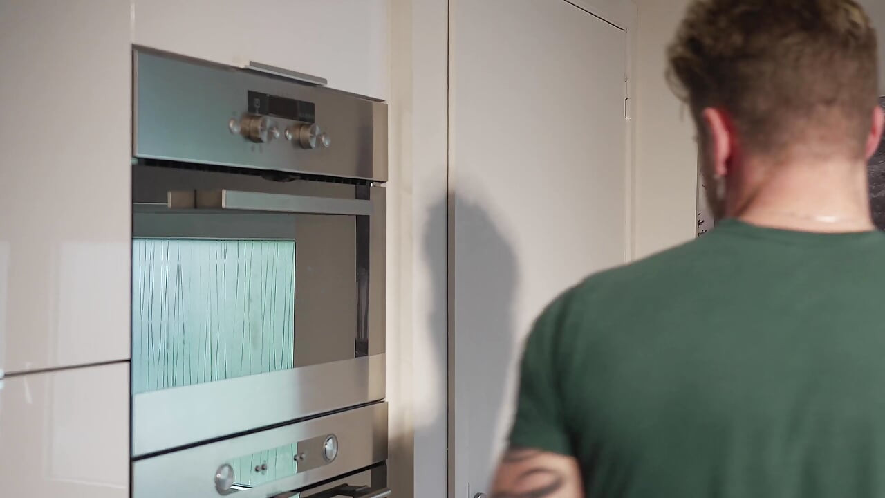 Kolmistaan ranskalaisen tytön kanssa, jolla on jättimäiset rinnat