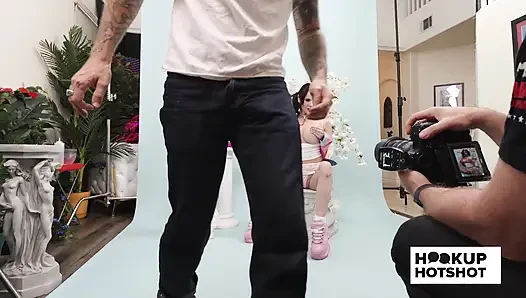 Bts - Aviana Violet sahne arkasında flörtöz bir anda kıyafetler deniyor!