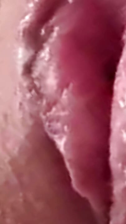 Madrasta CLOSE-UP EXTREMO de um orgasmo molhado e pulsante de uma BUCETA enorme e suculenta
