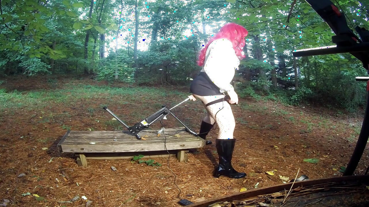 Fucking Machine Plundering Crossdresser Ass