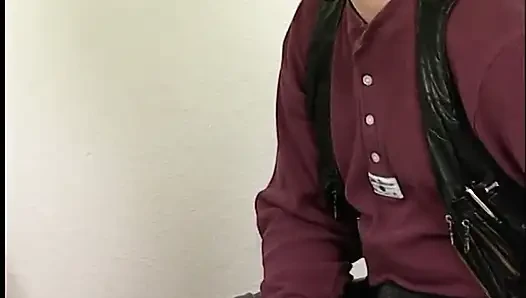 Cewek rambut pirang ini lagi asik nyepong dildo ukuran XL sebelum dientot habis-habisan di memeknya yang bertato