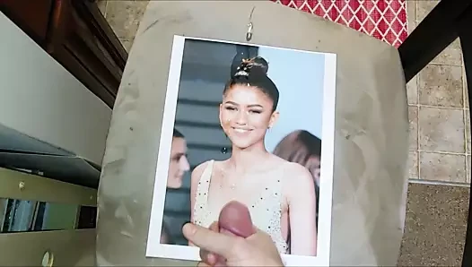 Zendaya Coleman boşalma anısına 023